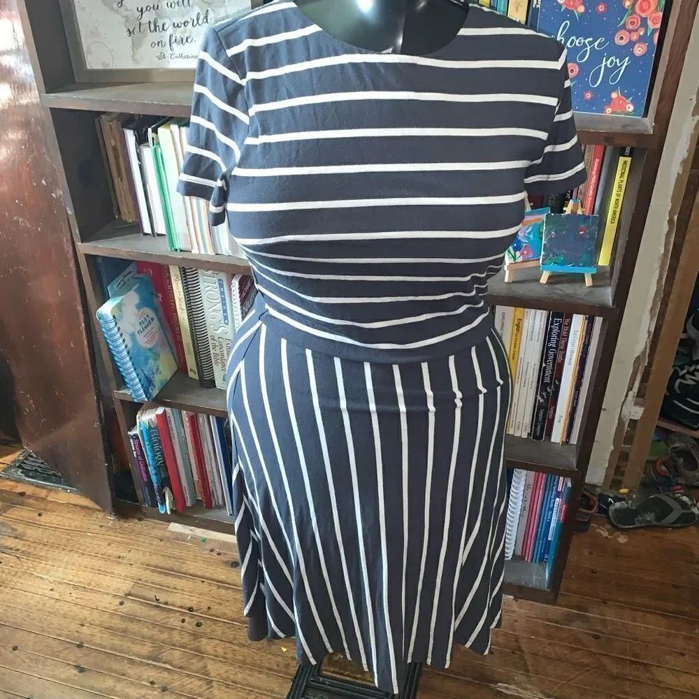 Loft black & white striped cutaway back 6 skater dress